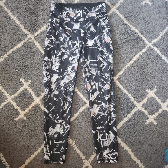 Sweaty Betty Zero Gravity Black Carnaby Photo Print High Rise Legging Size Small - Picture 2 of 11